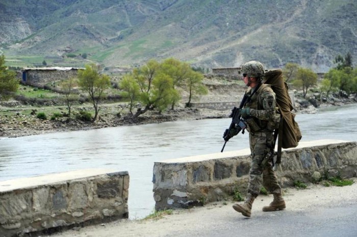 Lính Mỹ đi tuần tra ở Kunar, Afghanistan